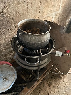 Native pot for cooking herbal medicines